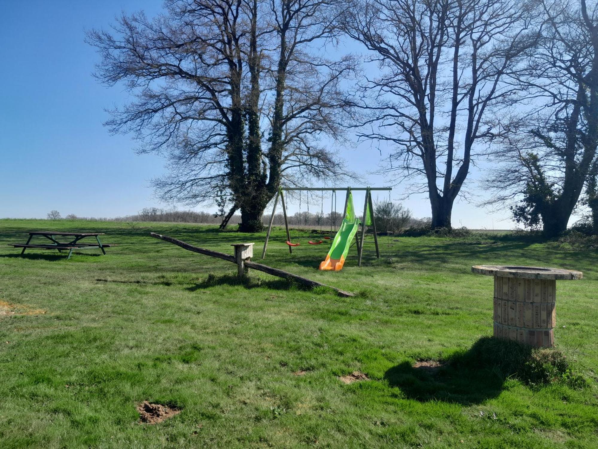 Gites A L'Ombre Des Chenes Chateauvieux  Luaran gambar